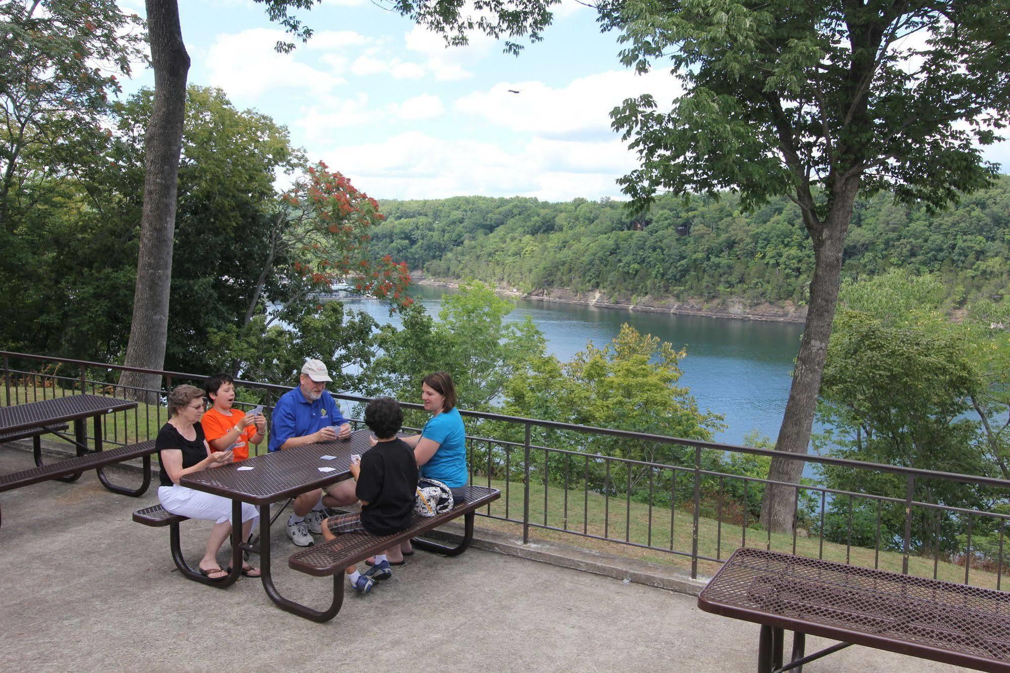 Lake Cumberland State Resort Park Jamestown Exterior foto